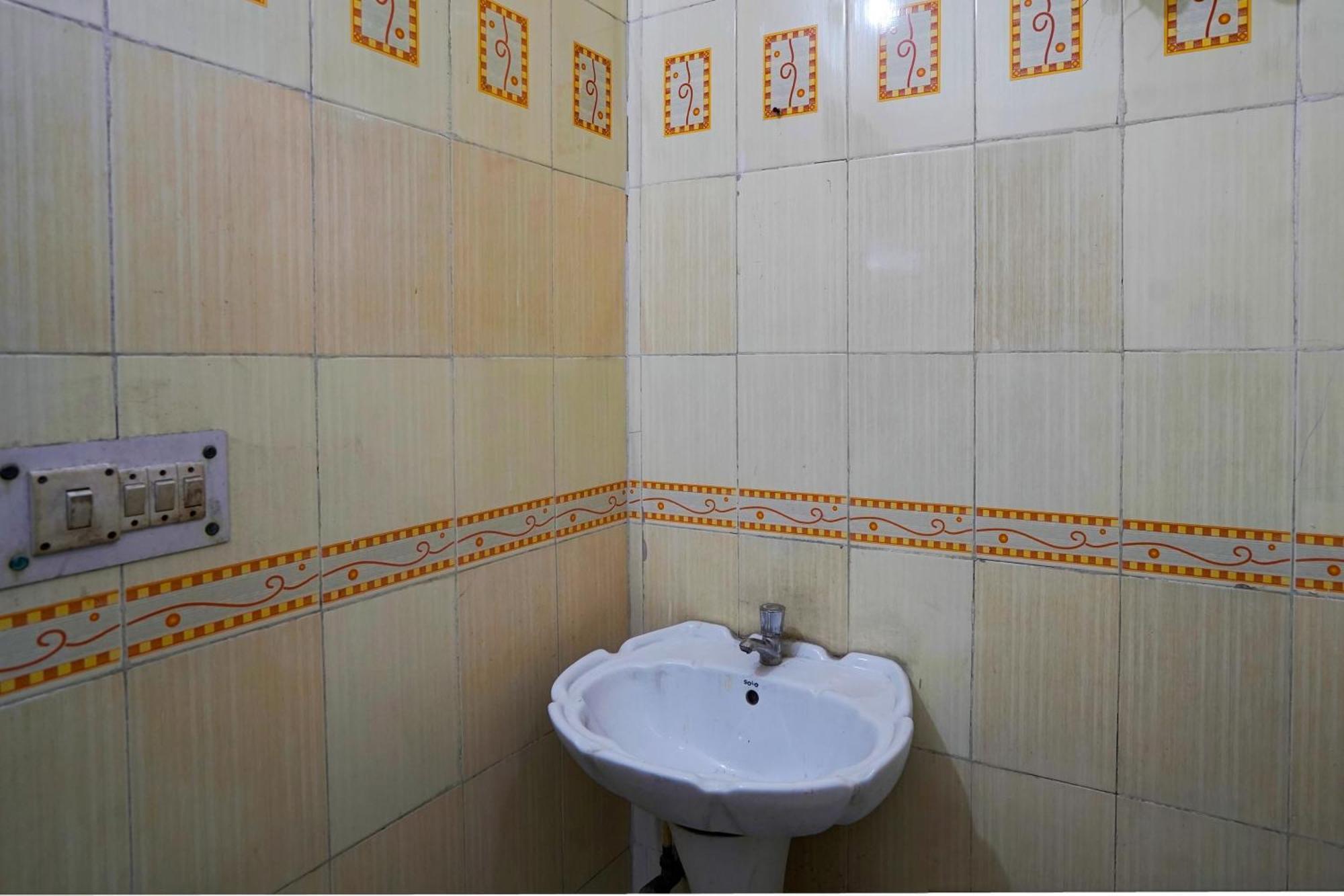 Hotel O 81617 The Pacific Hotel Ghaziabad Εξωτερικό φωτογραφία