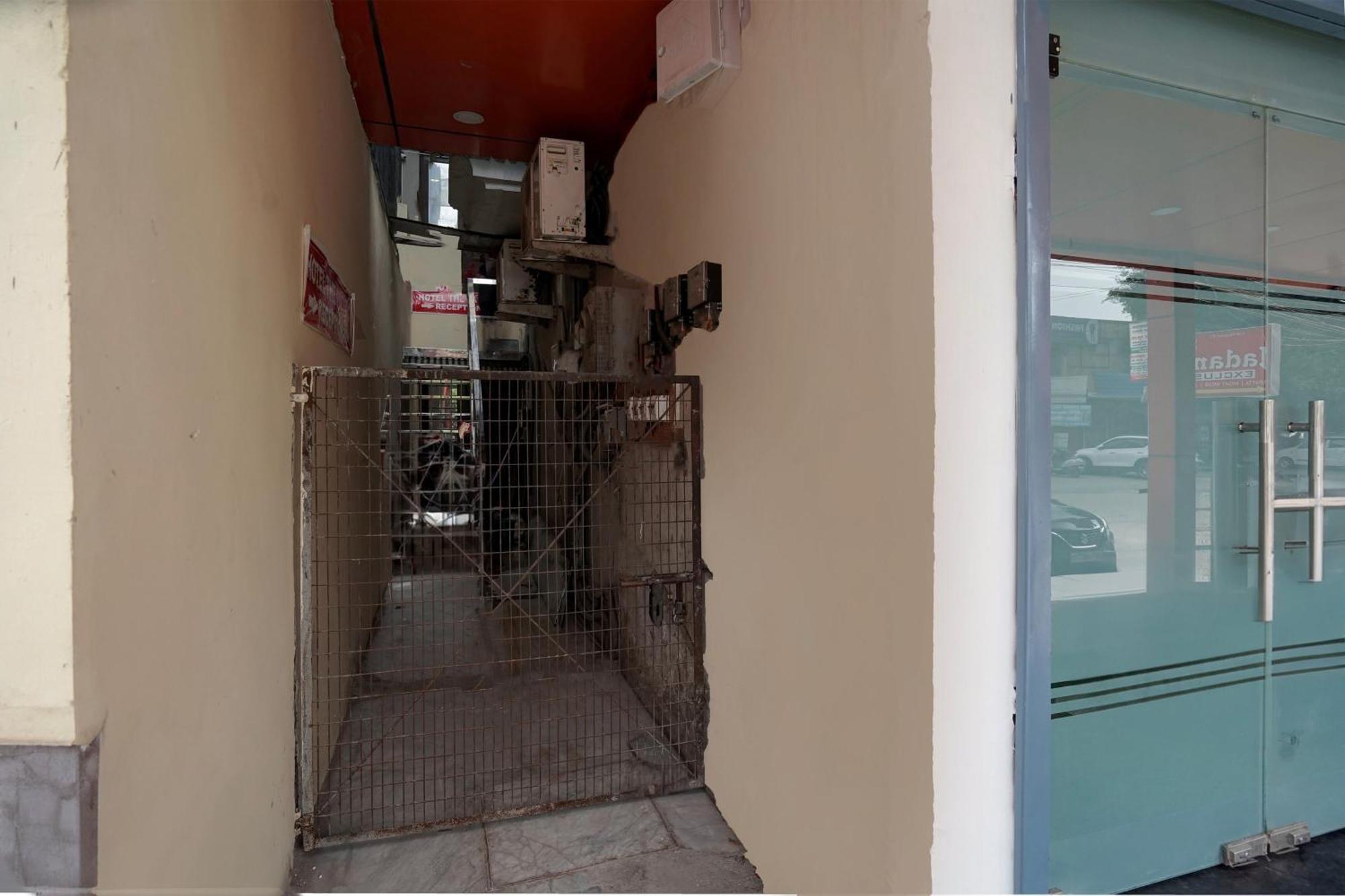 Hotel O 81617 The Pacific Hotel Ghaziabad Εξωτερικό φωτογραφία