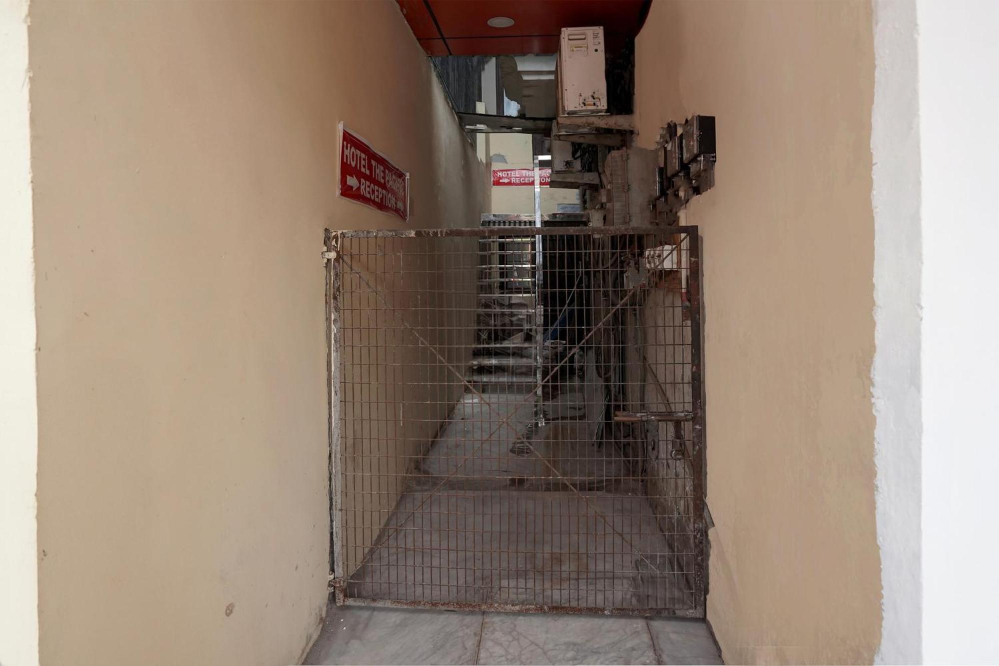 Hotel O 81617 The Pacific Hotel Ghaziabad Εξωτερικό φωτογραφία